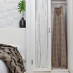 Lägenhetshotell Emery 4*