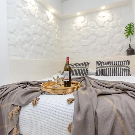 Emery Suites 4* Naxos City