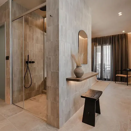 Emery Apartahotel Naxos City